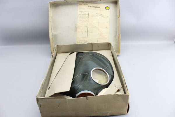 Volksgasmaske VM mit WaA Abnahmestempel auf der Maske und dem Filter RL 1 39/86