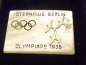 Preview: Badge "Sternflug - Berlin Olympiade 1936" in a case
