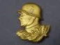 Preview: WHW Abzeichen "Soldat mit Stahlhelm und Eichenlaub"