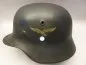 Preview: Stahlhelm M40 Luftwaffe Felddivision mit Tarnlackierung und einem Abzeichen