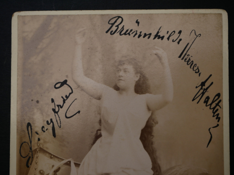 Autograph – Therese Malten (1855–1930) – hand-inscribed and signed cabinet photograph of the famous soprano and Wagnerian singer, 1889