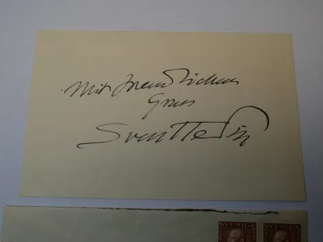 Autograph - Sven Hedin (1865 -1952) - eigenhändige Grußkarte sowie adressiertes Kuvert an die Sammlerin, 1937