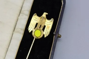 Golden badge of honor for higher officials and generals in a case 14 Carat