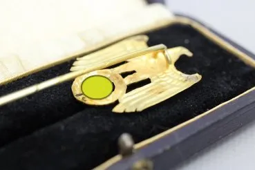 Golden badge of honor for higher officials and generals in a case 14 Carat