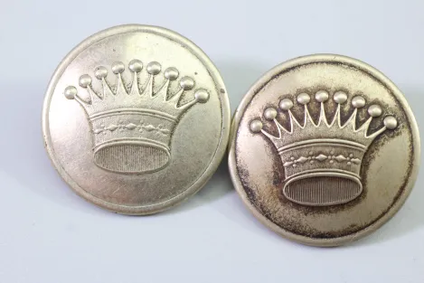 Original Metall Uniform Knopf französischer Jagdknopf um 1870 Bestand aus einer alten Uniformschneiderei, Preis pro Knopf