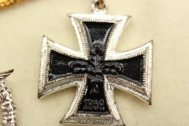 Tailcoat chain with 3 awards Wound badge, Iron Cross and Air Force in 57 versions