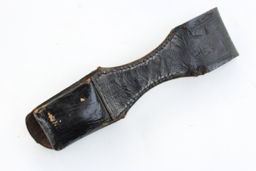 Leather belt shoe / bayonet pouch for a bayonet