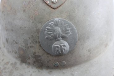 Frankreich zweiter Weltkrieg Adrianhelm, frontseitig mit "RF" Schild