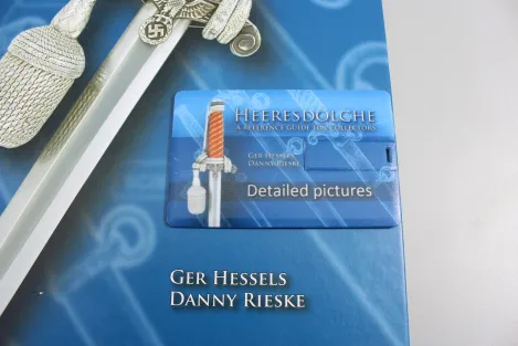 Heeresdolche - Ein Referenzbuch für Sammler von Hessels & Rieske (DEUTSCH & ENGLISCH) mit Speicherkarte