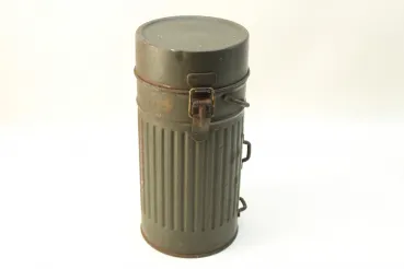 Gas mask can of the Wehrmacht with gas mask, spare glasses, gas mask stamped with date of manufacture, WaA stamp