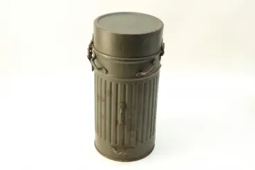 Gas mask can of the Wehrmacht with gas mask, spare glasses, gas mask stamped with date of manufacture, WaA stamp