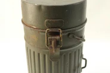 Gas mask can of the Wehrmacht with gas mask, spare glasses, gas mask stamped with date of manufacture, WaA stamp