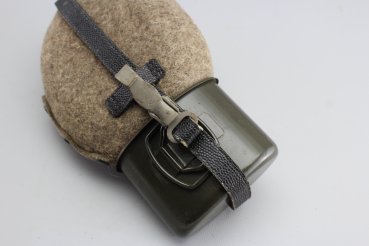 Wehrmacht M31 canteen with drinking cup - 1944