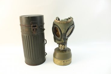 Gasmaskendose der Wehrmacht mit Gasmaske, Ersatzgläser, Gasmaske gestempelt Herstellerdatum, WaA Stempel