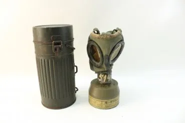 Gas mask can of the Wehrmacht with gas mask, spare glasses, gas mask stamped with date of manufacture, WaA stamp