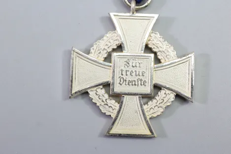 Loyalty Service Medal for 25 Years, Condition 1
