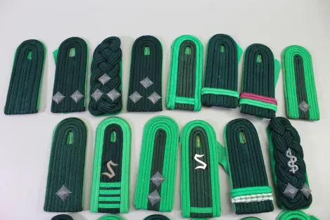 DDR NVA Schulterklappen Konvolut