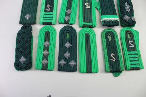 DDR NVA Schulterklappen Konvolut