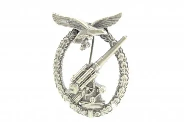 Anti-aircraft combat badge of the Luftwaffe manufacturer Brehmer Markneukirchen Anti-aircraft combat badge of the Luftwaffe