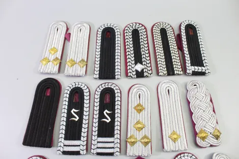 DDR NVA Schulterklappen Konvolut