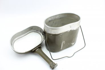 Dining utensils / cookware of the Wehrmacht manufacturer E.E.F.42