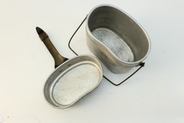 Wehrmacht dinnerware, cookware, manufacturer RFT40 and WWE41