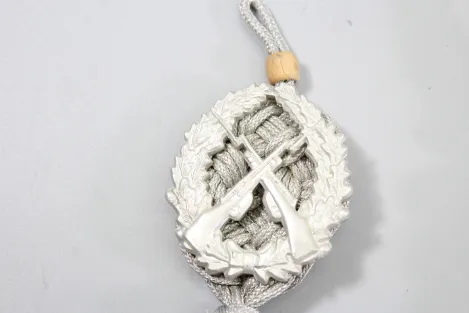 DDR NVA Konvolut Uniformteile und Uniformzubehör, General Mützenabzeichen