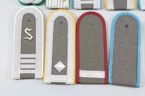 DDR NVA Konvolut Uniformteile und Uniformzubehör