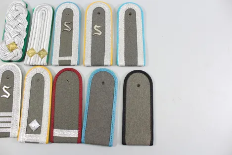 DDR NVA Konvolut Uniformteile und Uniformzubehör