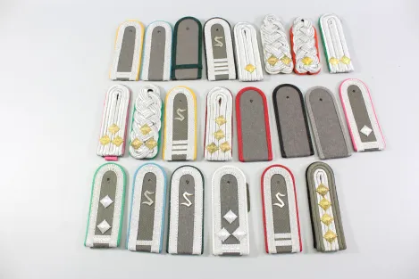 DDR NVA Konvolut Uniformteile und Uniformzubehör