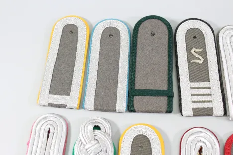 DDR NVA Konvolut Uniformteile und Uniformzubehör