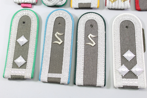 Preview: DDR NVA Konvolut Uniformteile und Uniformzubehör