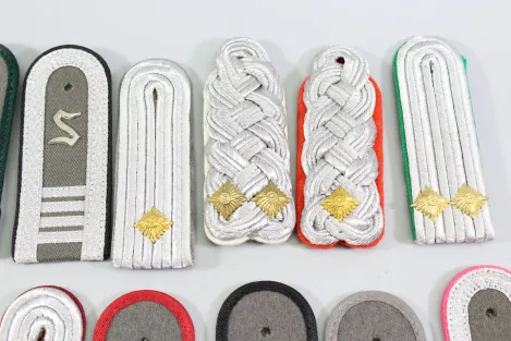 DDR NVA Konvolut Uniformteile und Uniformzubehör