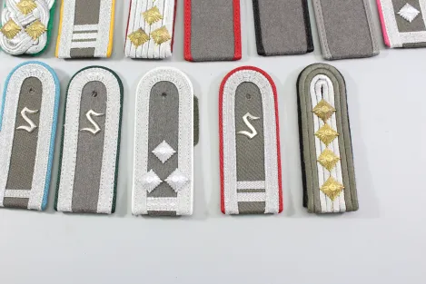 DDR NVA Konvolut Uniformteile und Uniformzubehör