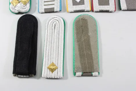 DDR NVA Konvolut Uniformteile und Uniformzubehör