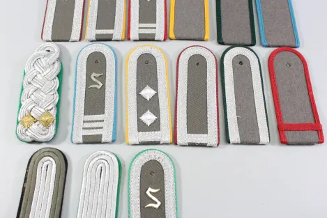 DDR NVA Konvolut Uniformteile und Uniformzubehör