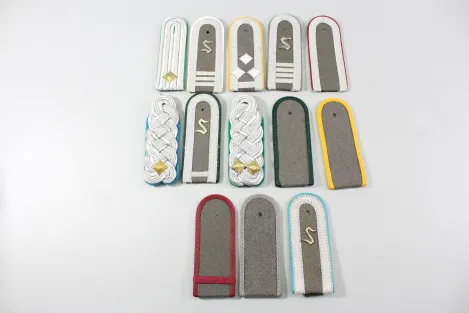 DDR NVA Konvolut Uniformteile und Uniformzubehör