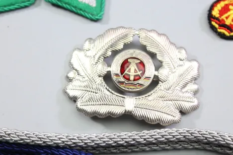 DDR NVA Konvolut Uniformteile und Uniformzubehör