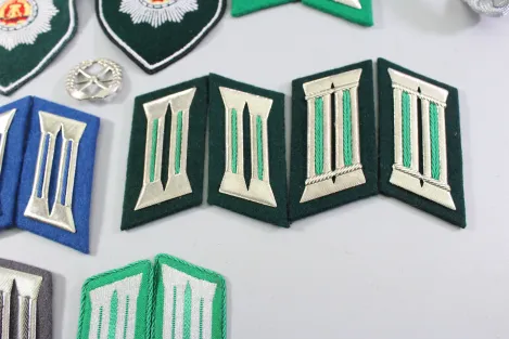DDR NVA Konvolut Uniformteile und Uniformzubehör