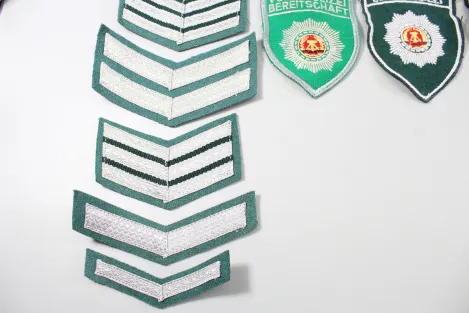 DDR NVA Konvolut Uniformteile und Uniformzubehör