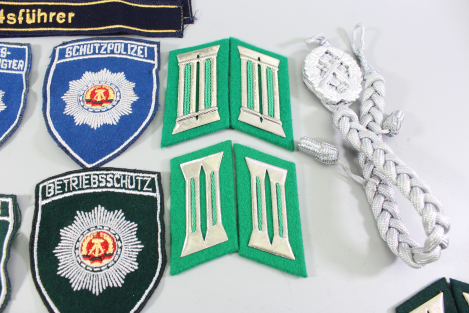 DDR NVA Konvolut Uniformteile und Uniformzubehör