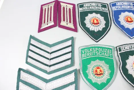DDR NVA Konvolut Uniformteile und Uniformzubehör