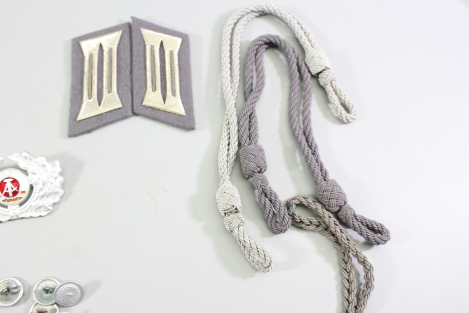 DDR NVA Konvolut Uniformteile und Uniformzubehör