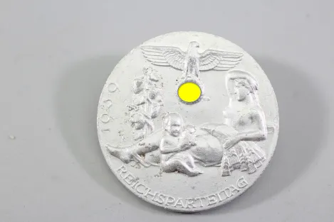  Teilnehmerabzeichen des Reichsparteitages der NSDAP in Nürnberg Hersteller RZM  M/183