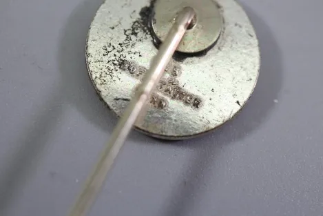 Ehrennadel mit silbernem Kranz / Reichsbund / 925er Silber Hersteller Hofstädter Bonn