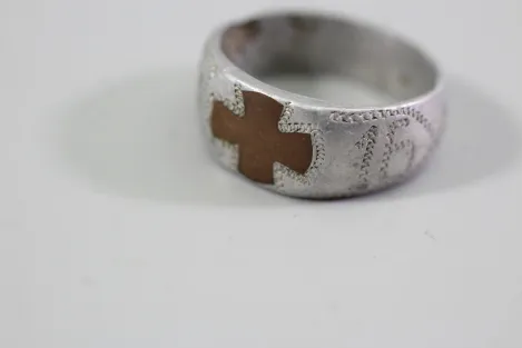 Patriotic ring with engraved numbers 14 and 16