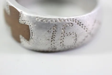 Patriotic ring with engraved numbers 14 and 16