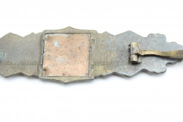 Close combat clasp in bronze, manufacturer "FEC. W.E. Peekhaus Berlin Ausf. C.F. Juncker Berlin"