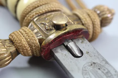 WW2 Kriegsmarine Offiziersdolch mit Portepee & Blitzscheide – F.W. Höller Solingen