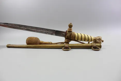 WW2 Kriegsmarine Offiziersdolch mit Portepee & Blitzscheide – F.W. Höller Solingen